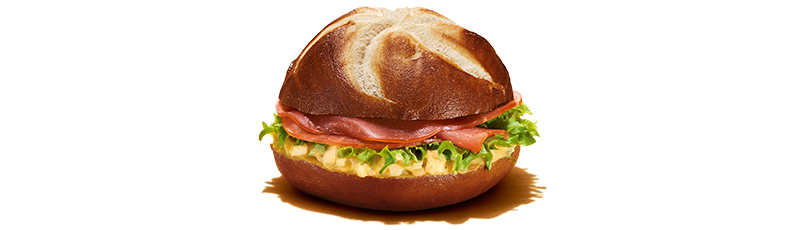 Laugenbrötchen mit Lachsschinken und Ei